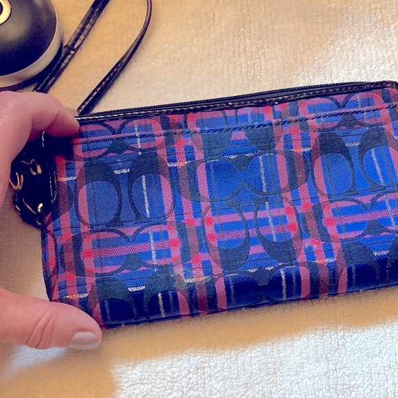 COACH TARTAN DOUBLE POCKET WRISTLET WALLET. MANY POCKETS WITH LOTS OF ROOM. EUC - Picture 9 of 14